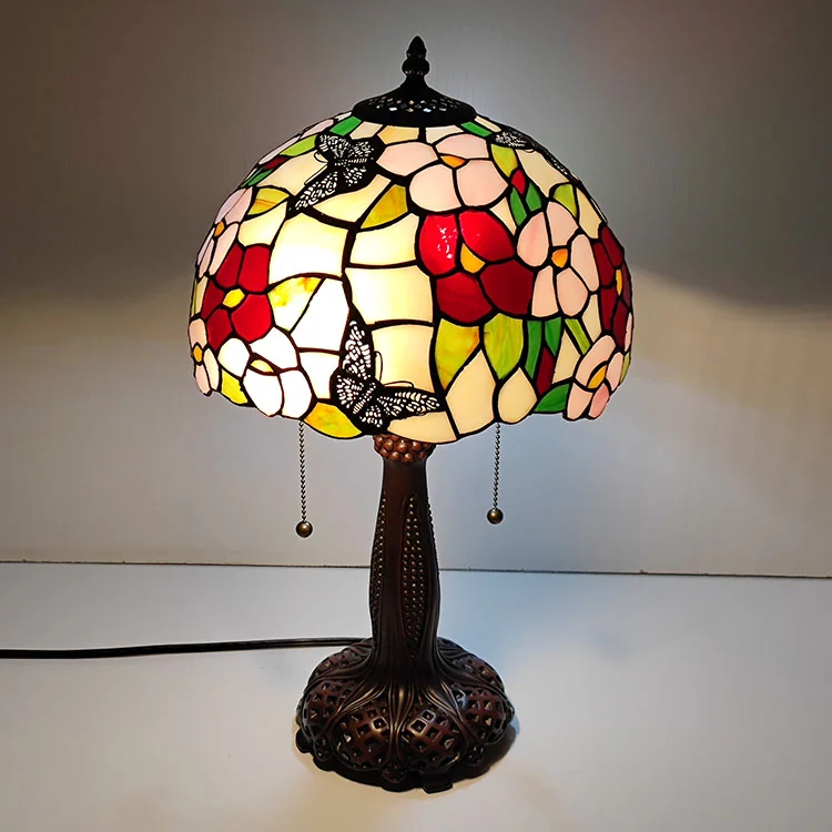 Abajur Tiffany Aura 56cm em ambiente decorado