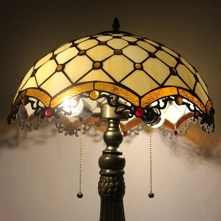 Abajur Tiffany Pérola Creme 65cm