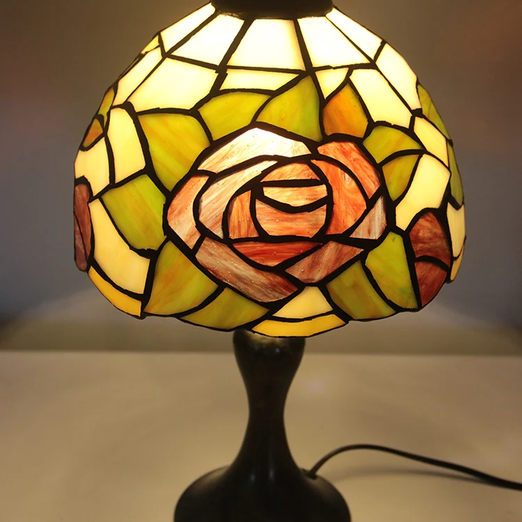 Abajur Tiffany Rosa Escarlate 38cm