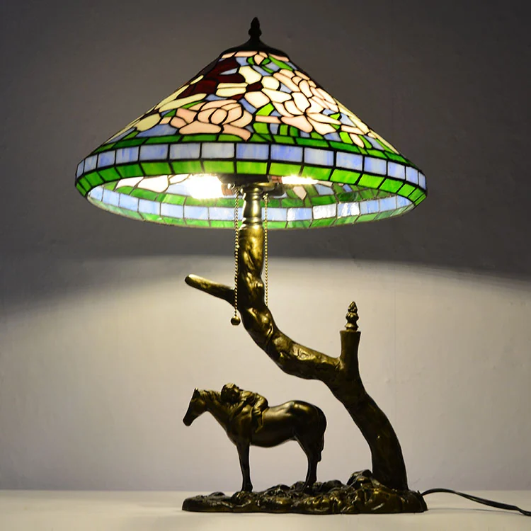 Abajur Tiffany Equus Cone 62cm