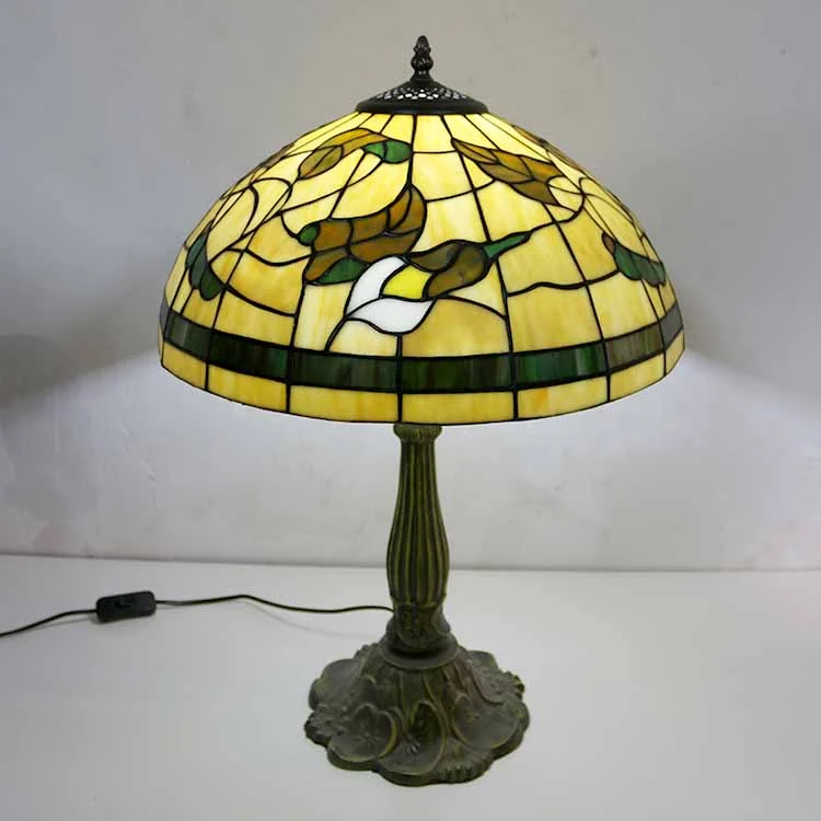 Abajur Tiffany Elegância Floral 60cm
