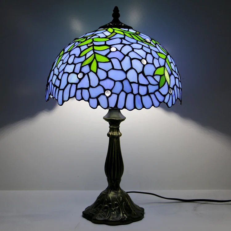 Abajur Tiffany Acanto Azul 46cm em ambiente decorado