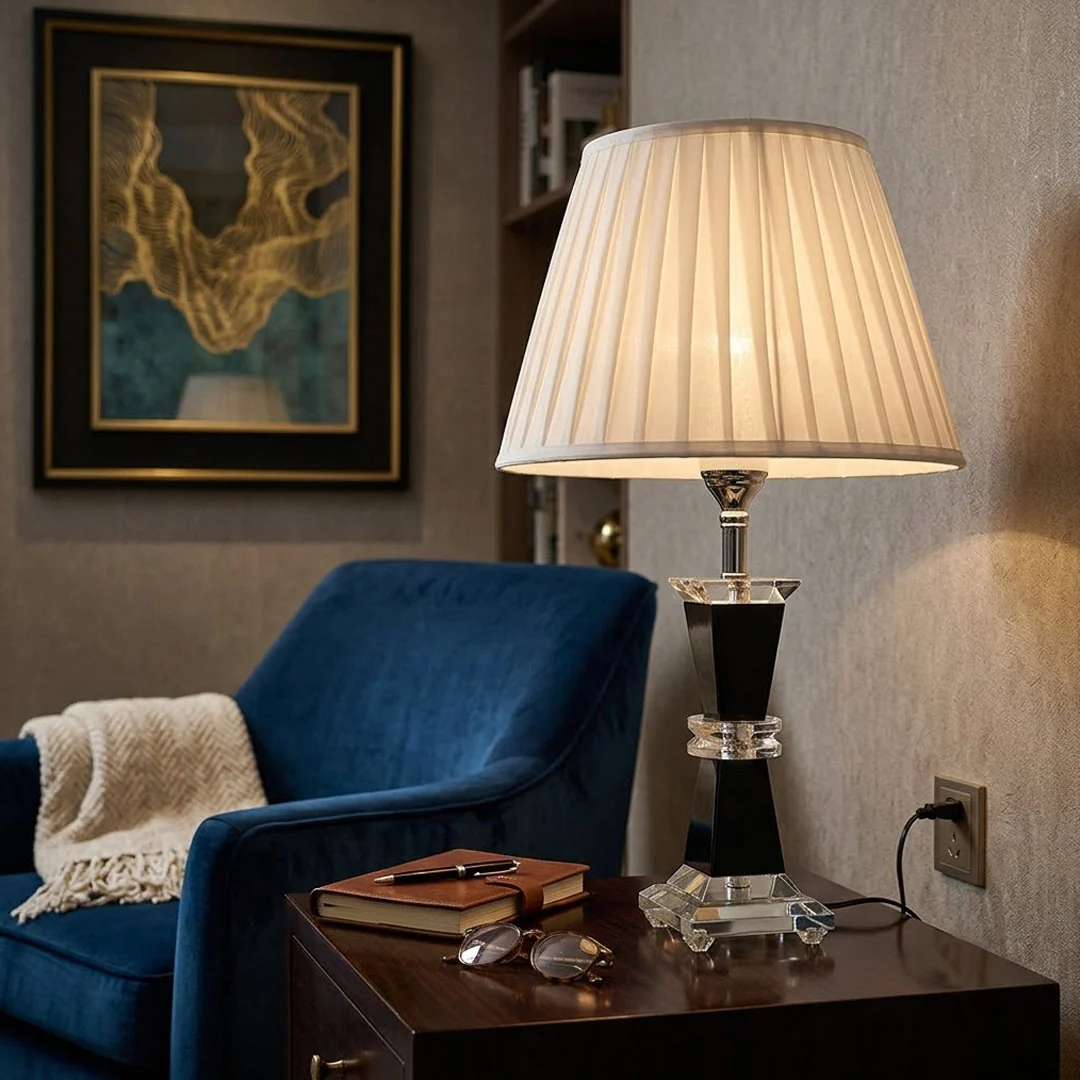 Abajur Cristal Noir Cúpula Branca 53cm em ambiente decorado