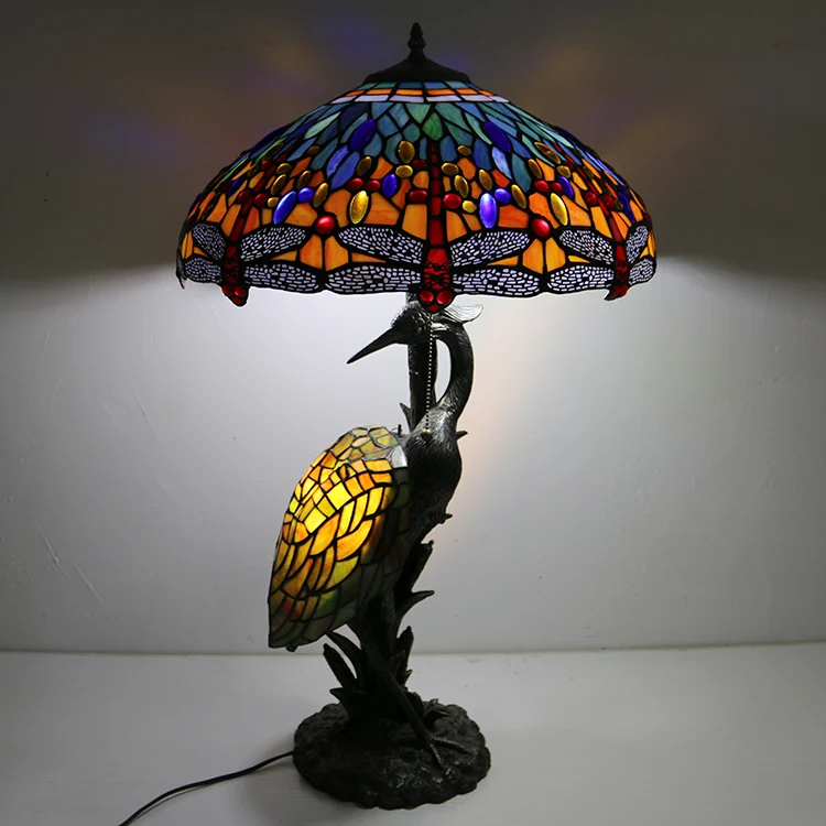 Abajur Tiffany Libélula Dourada 76cm