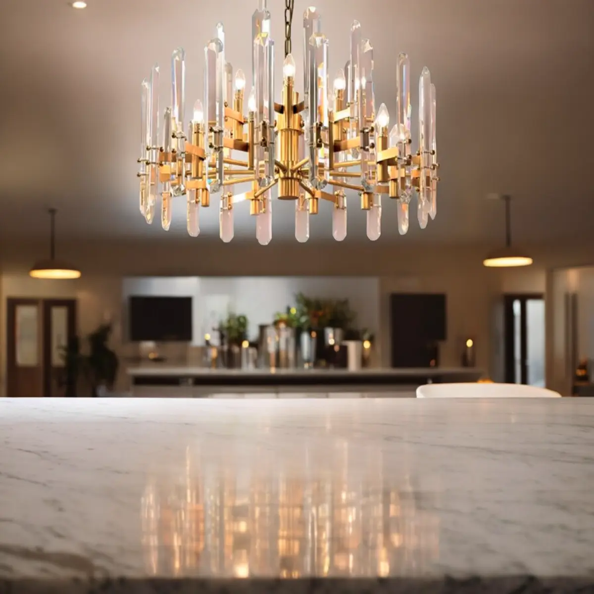 Lustre Aurora Real Cristal Dourado em ambiente decorado