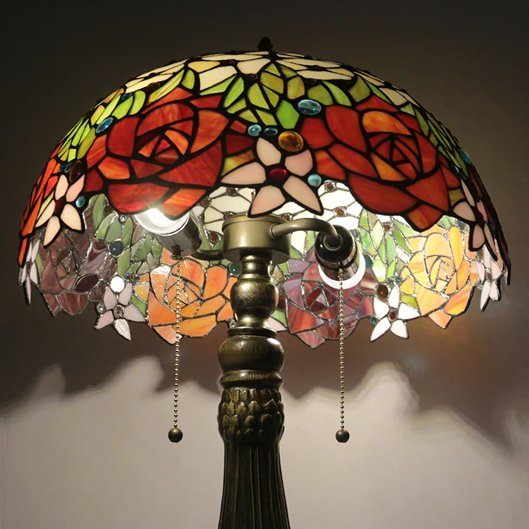 Abajur Tiffany Rosa Encantada 65cm