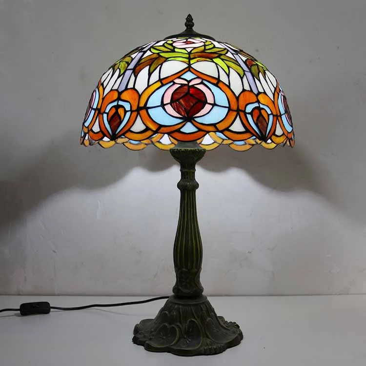 Abajur Tiffany Arte Clássica 60cm em ambiente decorado