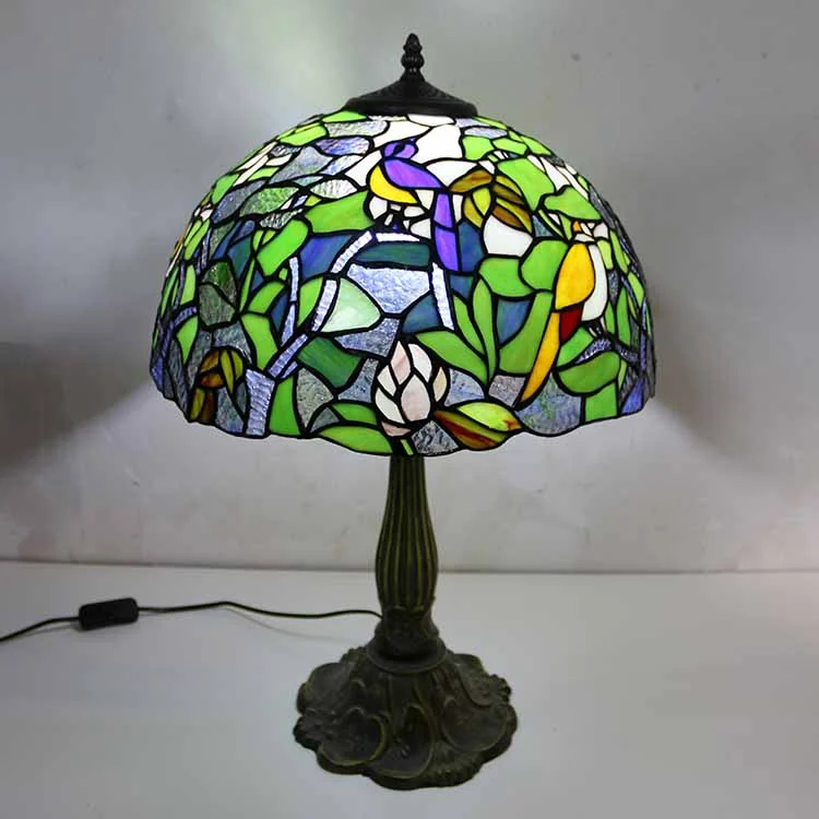 Abajur Tiffany Harmonia Clássica 60cm