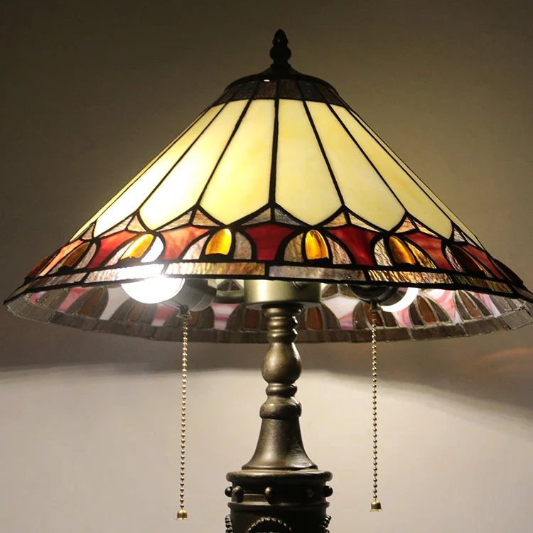 Abajur Tiffany Cone Dourado 65cm