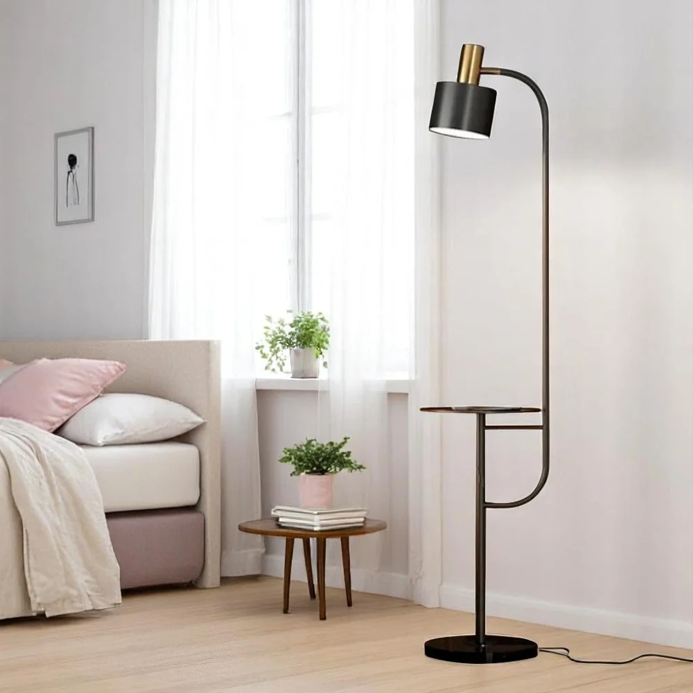 Luminária de Chão Deva com Carregador 160cm em ambiente decorado