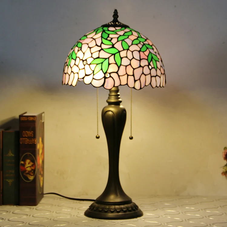 Abajur Tiffany Acácia 58cm em ambiente decorado