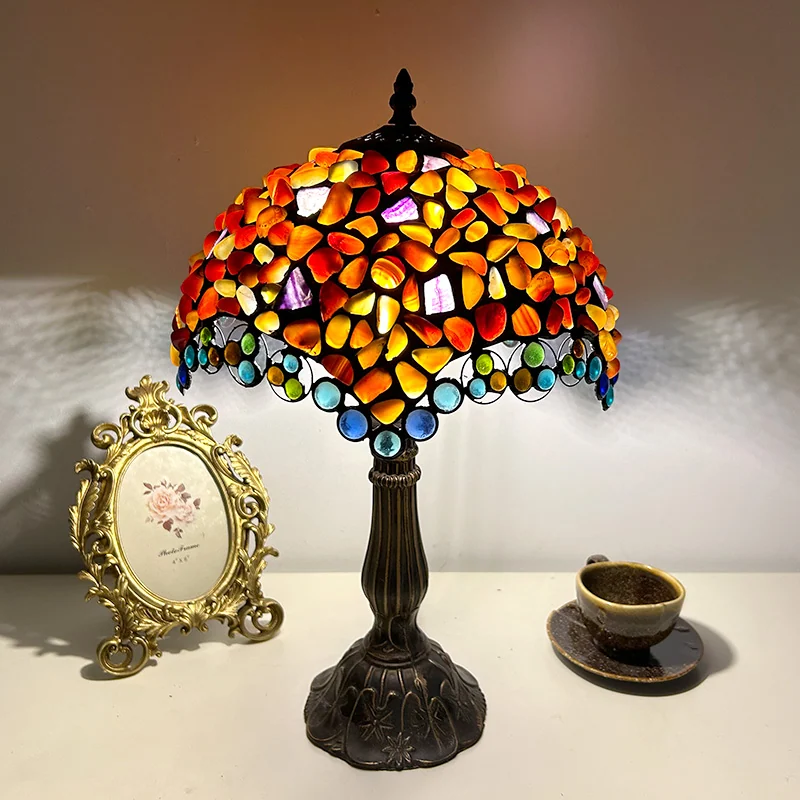 Abajur Tiffany Âmbar Ágata 46cm em ambiente decorado