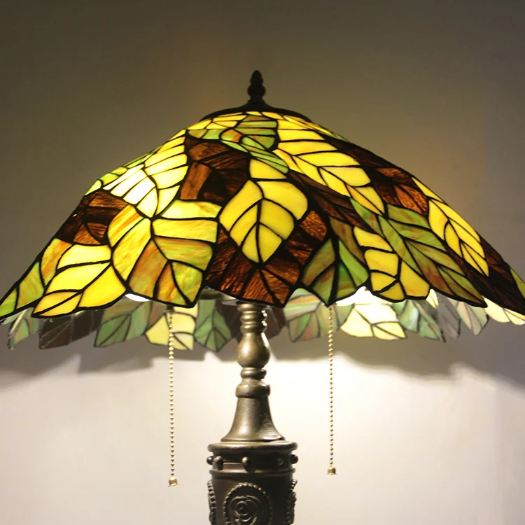 Abajur Tiffany Folhas Douradas 65cm