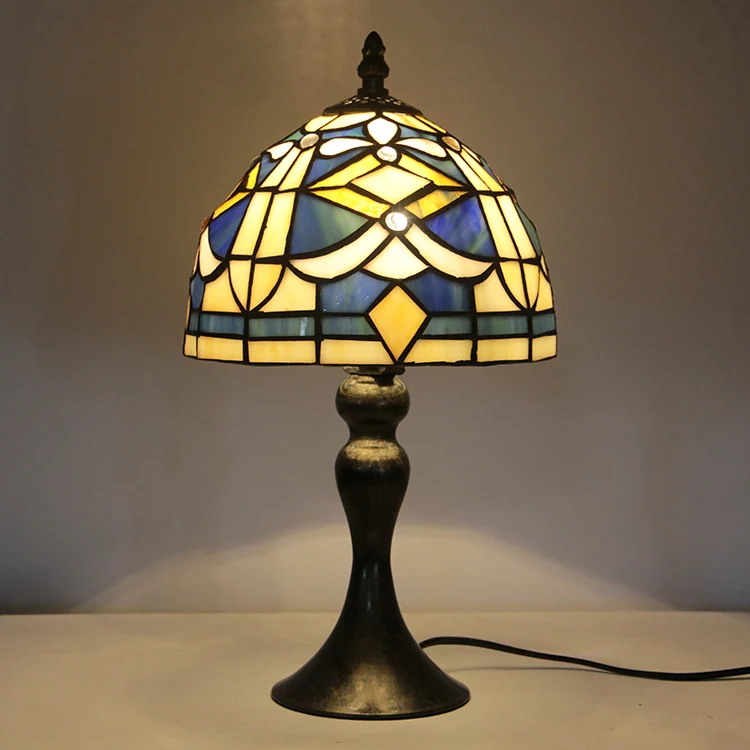Abajur Tiffany Aura 38cm em ambiente decorado