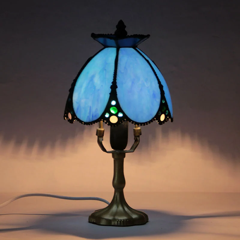 Abajur Tiffany Artífice 28cm em ambiente decorado