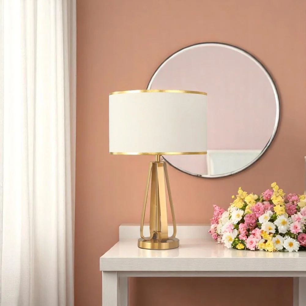 Abajur Argos Dourado Cúpula Branca 60cm em ambiente decorado