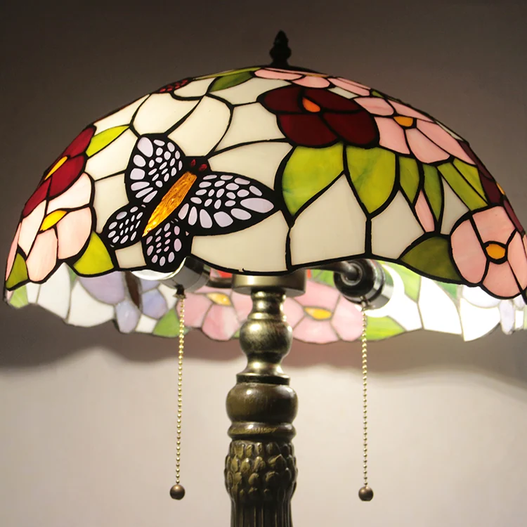 Abajur Tiffany Borboletas Mágicas 65cm