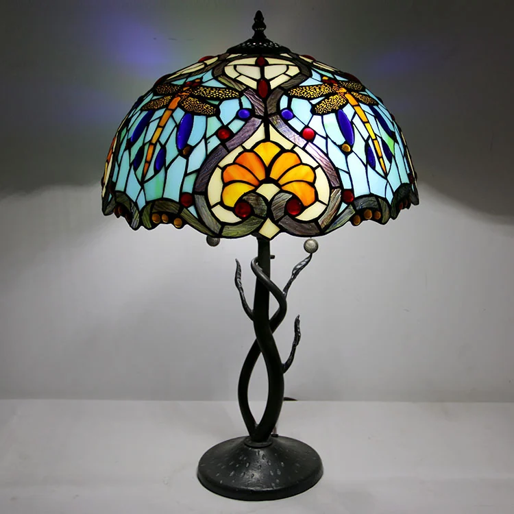 Abajur Tiffany Amorosa 66cm em ambiente decorado