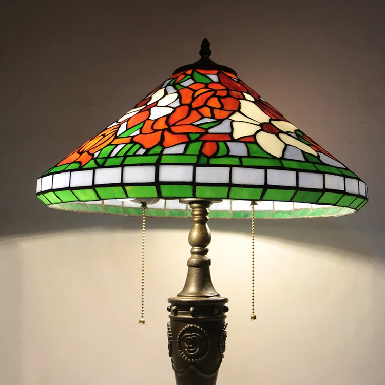 Abajur Tiffany Flor de Cone 65cm